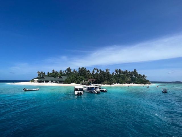 Don’t waist moments dreaming of paradise !! 
Jump on a flight ✈️ and come to the Maldives 🇲🇻 on yacht Fascination 

7 nights trips to Vaavu atoll 
10 nights trips to Vaavu and Ari atolls 

3 cabins with bathrooms 
Up to 6 guests 

Live the dream !!!
 
#fascinationmaldives #yachtcharter #maldivesyachtcharter #maldive #maldives_ig #maldivesadventure #maldivesislands #maldives #yachttravel #holidaytime😎